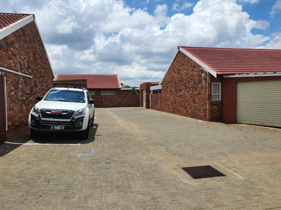 2 Bedroom Property for Sale in Pellissier Free State
